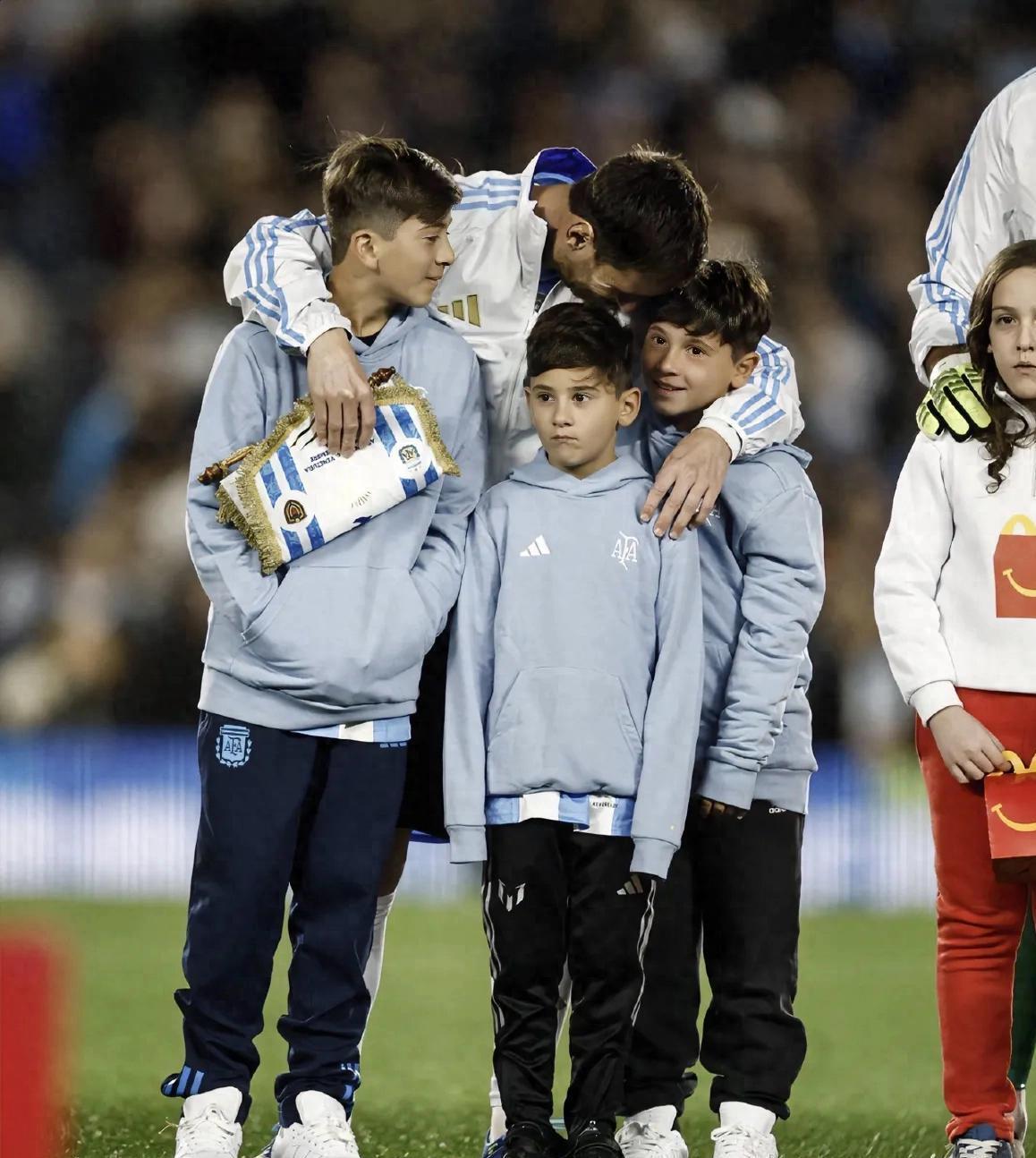 梅西加盟法国球队后首秀，球迷欢呼球王表现超预期(梅西 法国)